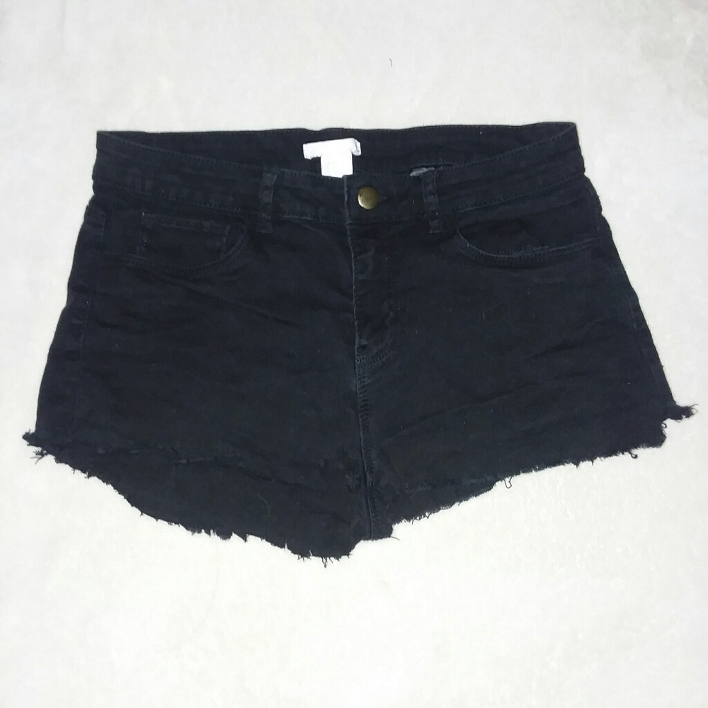 Black cut off H&M Jean shorts